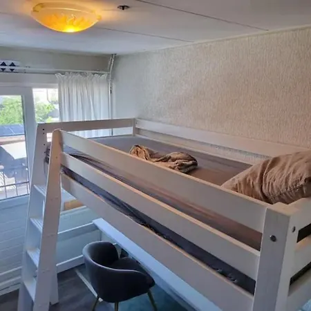 Δωμάτια σε οικογενειακή κατοικία Private 7m2 With Desk & Oven *