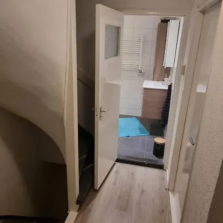 Δωμάτια σε οικογενειακή κατοικία Private 7m2 With Desk & Oven *
