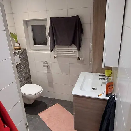 Δωμάτια σε οικογενειακή κατοικία Private 7m2 With Desk & Oven *