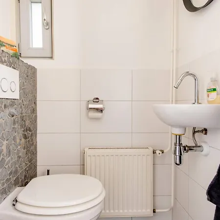 Homestay Private 7m2 With Desk & Oven Rheden