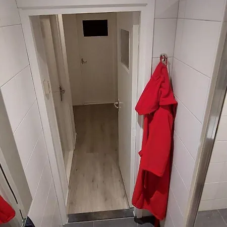 Private 7m2 With Desk & Oven Δωμάτια σε οικογενειακή κατοικία Rheden